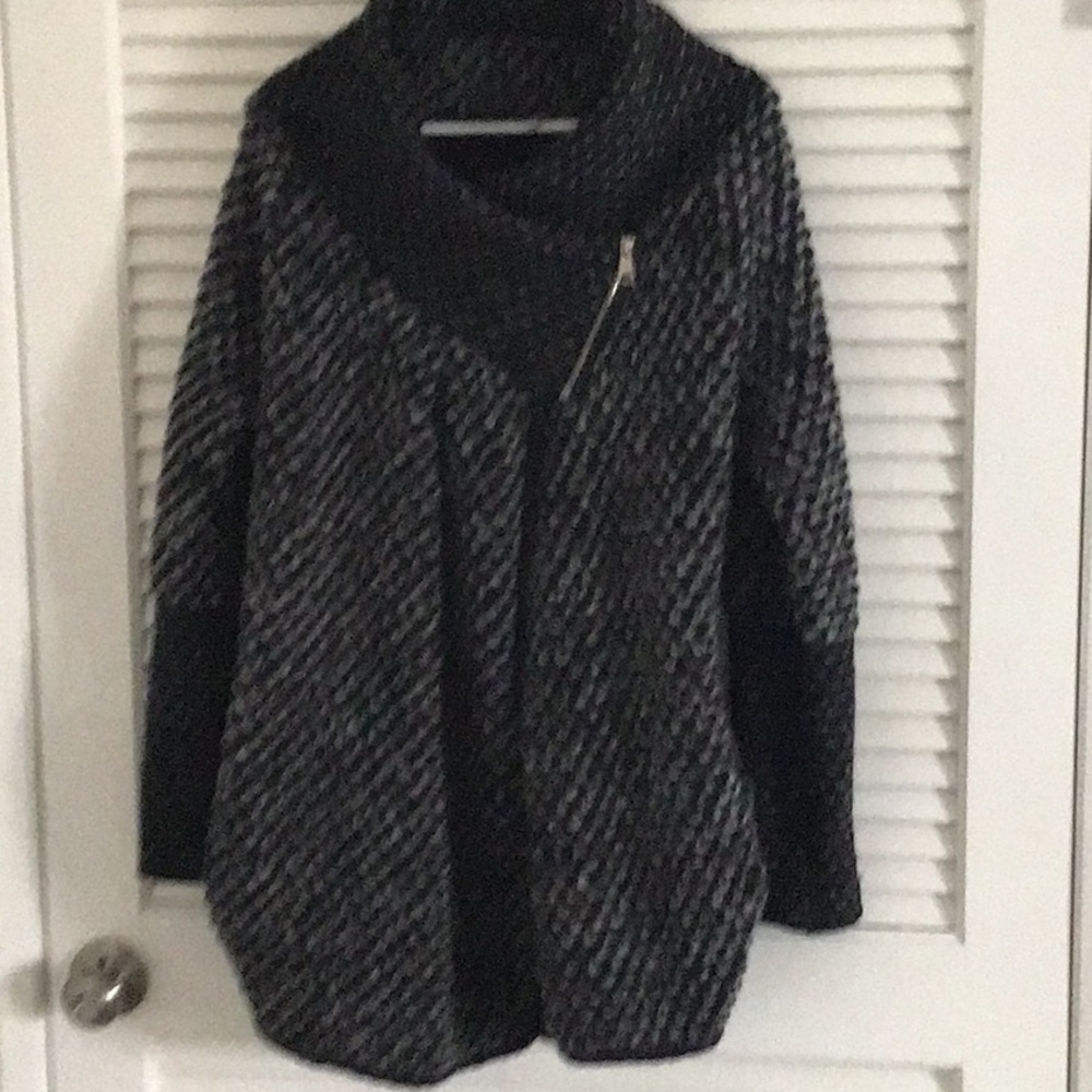 Mid thigh knit coat